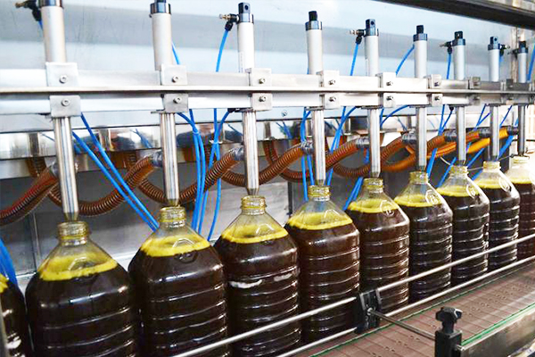 液体自动灌装机在包装行业中有多么沉要？