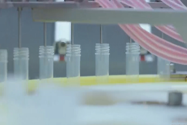 全自动灌装机出产线价值影响成分及选购指南