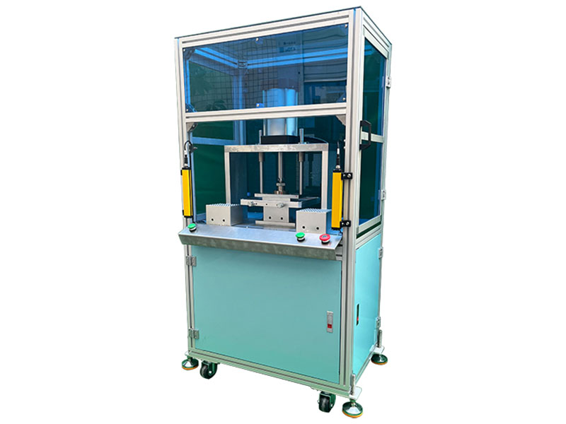 半自动吸头塞芯机成为中幼型耗材造作企业的梦想选择